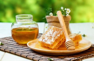 ​过期的蜂蜜还能否食用 劣质蜂蜜的特征教你辨别好坏