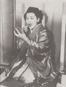 ​安纳塔汉岛上32个男子和一个女影戏：履历上比嘉和子真人照片