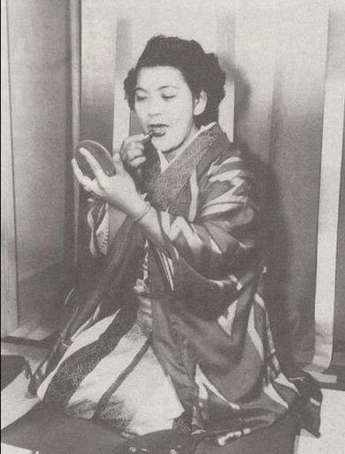 安纳塔汉岛究竟是什么 履历上比嘉和子真人照片是什么格式