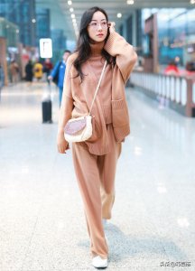 ​韩雪私服又有“大动作”了！轻熟极简有格调，每套造型都值得学习