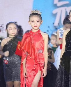 ​宋小睿为什么不用上学（网红童模宋小睿个人简介）