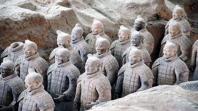 ​兵马俑本来的颜色颜色是什么 秦始皇兵马俑本来的颜色是什么颜色