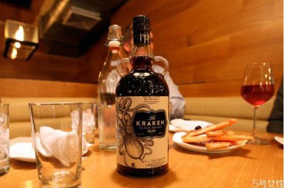 ​朗姆酒是哪国的的 朗姆酒的主要原料是什么