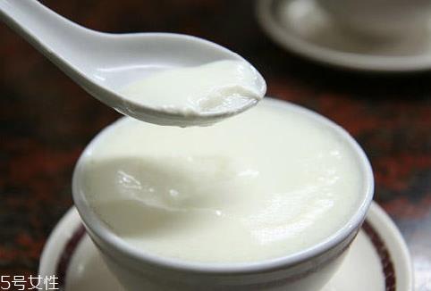 双皮奶用什么牛奶比较好 纯牛奶最好