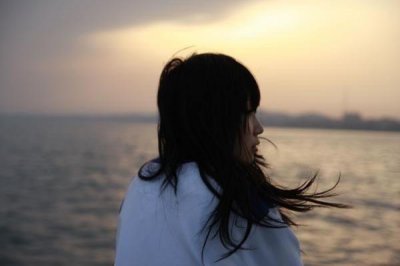 ​男生吊着你的表现 男生吊着女生什么意思