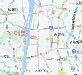 ​长沙游客从火车站堵到地铁口