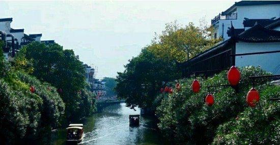 旅游乌衣巷位于现今的什么地方（南京秦淮河朱雀桥南岸）  2
