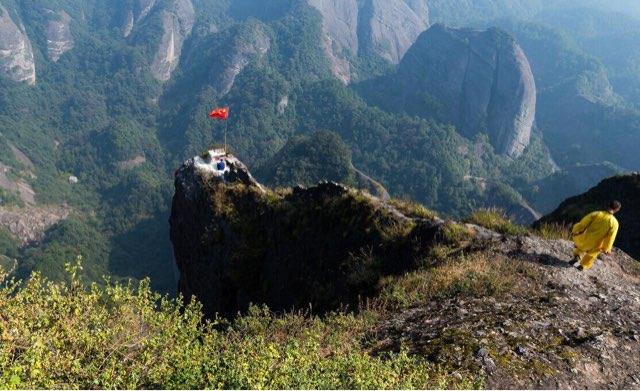 旅游湖南八角寨景区介绍（八角寨敬香人有多危险）  2