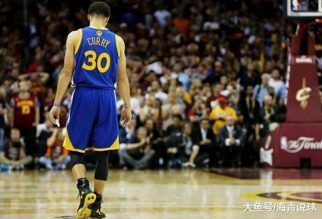 15年勇士夺冠，伊戈达拉场均16分成FMVP，那库里的数据呢？