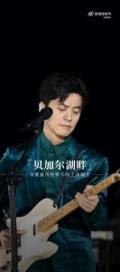 ​《贝加尔湖畔》是由李健作词作曲的一首充满着自然灵魂的歌曲