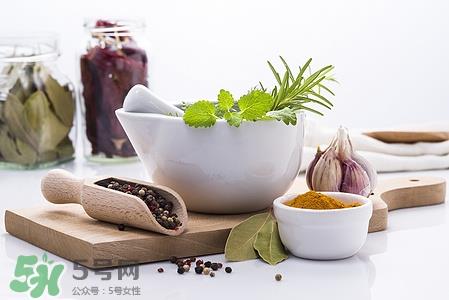 喝中药能喝荷叶茶吗?喝什么比较好