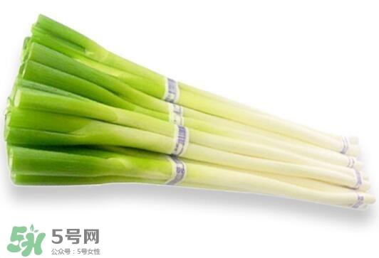 生吃大葱有什么好处?生吃大葱有什么好处和坏处?
