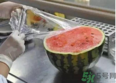 ​西瓜盖保鲜膜细菌增10倍是真的吗?