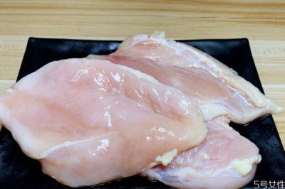 ​鸡胸肉怎么做好吃 鸡胸肉的简单做法