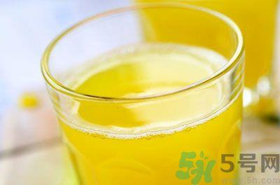 鲜榨菠萝汁的做法是什么?菠萝汁的功效与作用有哪些