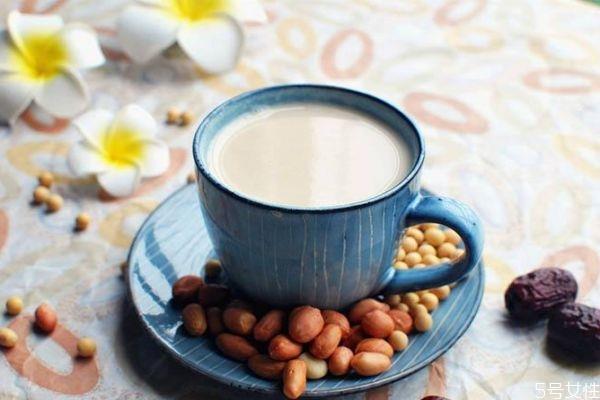 豆浆的主要成分是什么呢 喝豆浆有什么好处呢