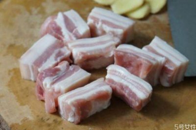 ​五花肉怎么做好吃 五花肉的简单做法