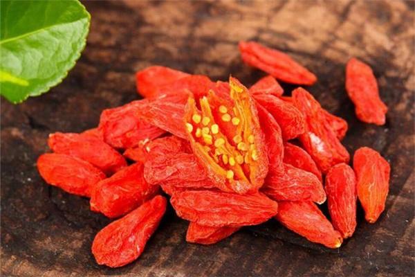 枸杞新鲜的能食用吗 枸杞鲜果和干果哪个好