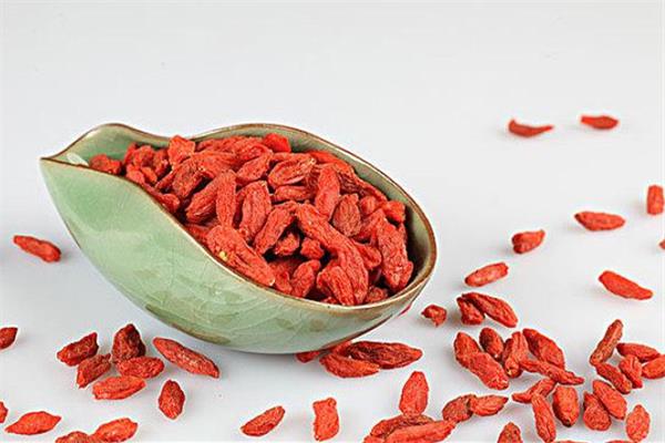 枸杞新鲜的能食用吗 枸杞鲜果和干果哪个好