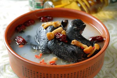 ​乌鸡汤吃肉还是喝汤 乌鸡汤可以隔夜喝吗