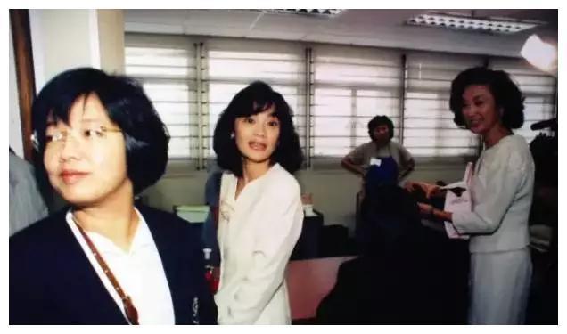 她是林青霞的闺蜜，人称铁娘子，如今身价上亿活成最美模样