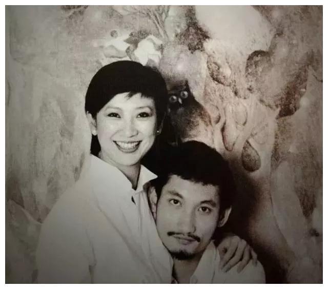 她是林青霞的闺蜜，人称铁娘子，如今身价上亿活成最美模样