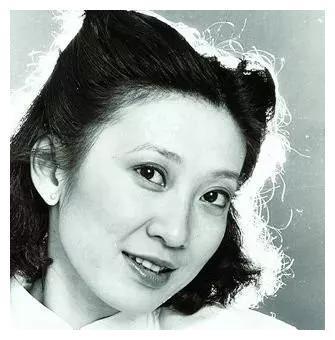 她是林青霞的闺蜜，人称铁娘子，如今身价上亿活成最美模样