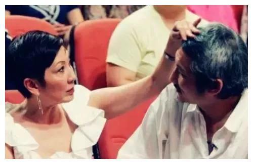 她是林青霞的闺蜜，人称铁娘子，如今身价上亿活成最美模样