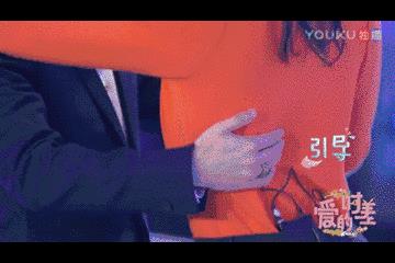 奚梦瑶壁咚了何猷君？这对“时差”6岁的姐弟恋有实锤！