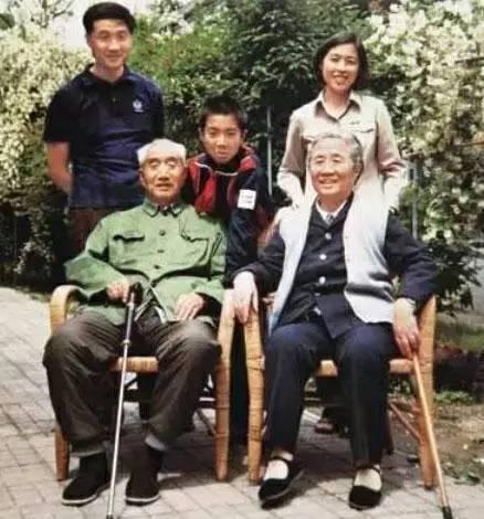 他是开国少将，亲家全是将帅，家里的三个孩子一个比一个有出息