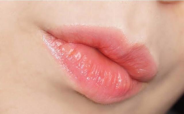舒缓修护双唇，4款迪奥变色润唇膏试色