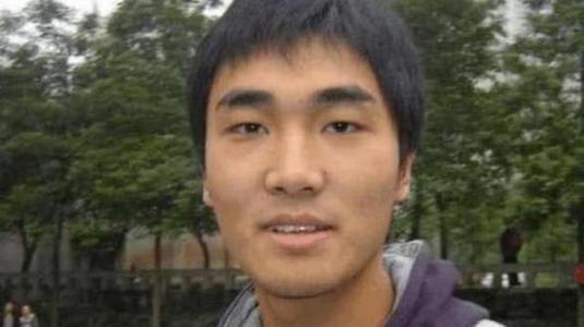 孙俪当年资助的向海清，关系闹僵后，韩寒直呼孙俪养了“一条狼”