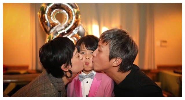 孙俪给女儿庆生,坦言其生日愿望是给她生个小宝宝。邓超回复亮了