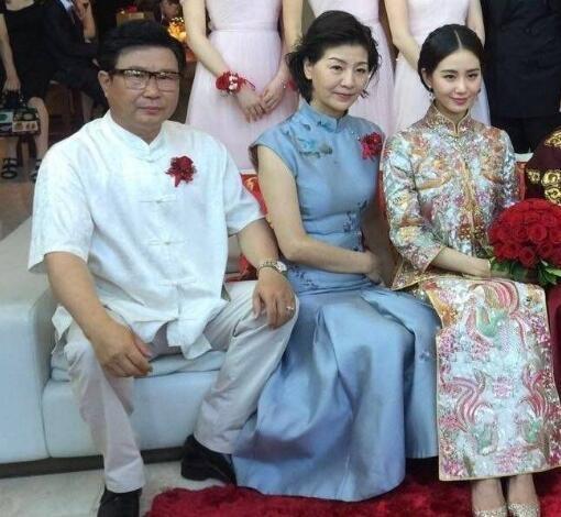 释小龙王宝强颁奖，刘诗诗被妈妈调侃不够漂亮，网曝徐峥夜会美女