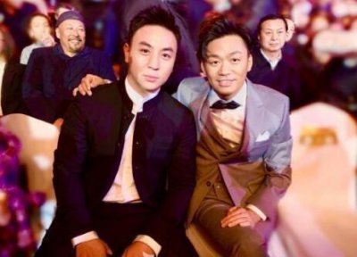 ​释小龙王宝强颁奖，刘诗诗被妈妈调侃不够漂亮，网曝徐峥夜会美女