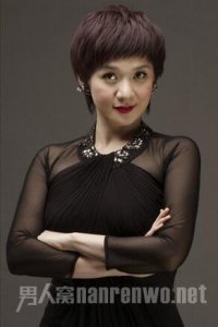 ​柯以敏个人资料及惊人背景揭秘 因《超女》怒斥选手引骂战