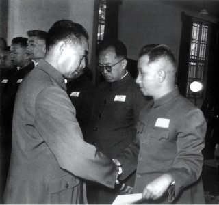 ​唐棣华：23岁嫁给大16岁的黄克诚，新婚夜被约法三章，仍恩爱45年