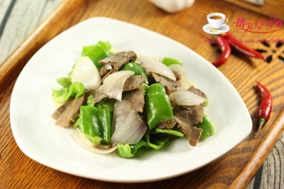 ​卤牛肉不要只凉拌着吃，和这食材搭配一起炒，好吃又下饭简单易做