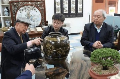 ​6岁鉴宝，21岁靠“捡漏”身价上亿，到底是真神童还是假商人？