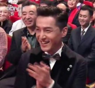 ​春晚台下比台上有看头 鹿晗腼腆脸、胡歌拍手露灿笑