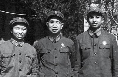 ​粟裕的次子粟寒生，出身于海军，成为中国远洋公司副总经理
