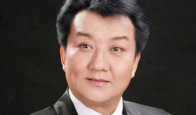 ​在靖远县人民广场和谭建勋一起感受秦腔的魅力