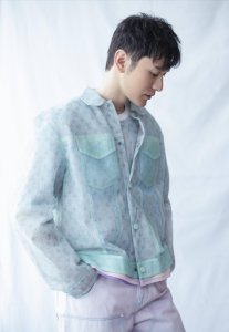 ​42岁黄晓明换发型堪比整容，放下刘海变身小鲜肉，年轻了不止10岁