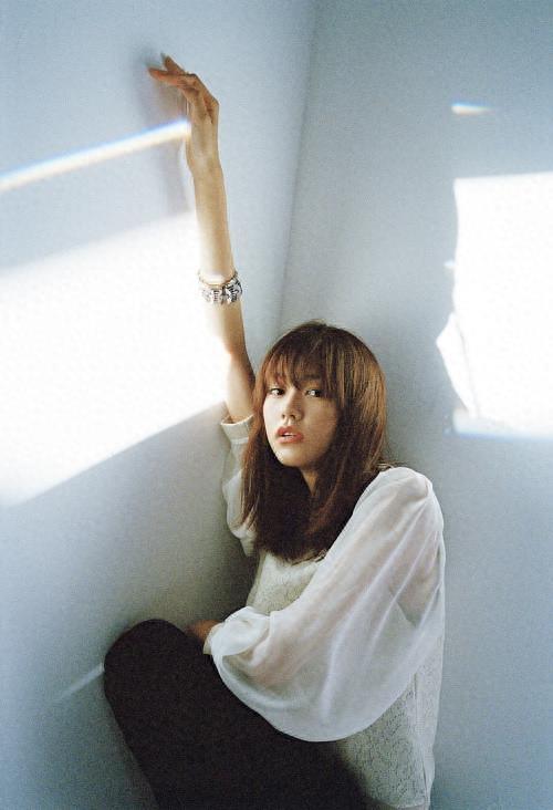 日本美女明星桐谷美玲