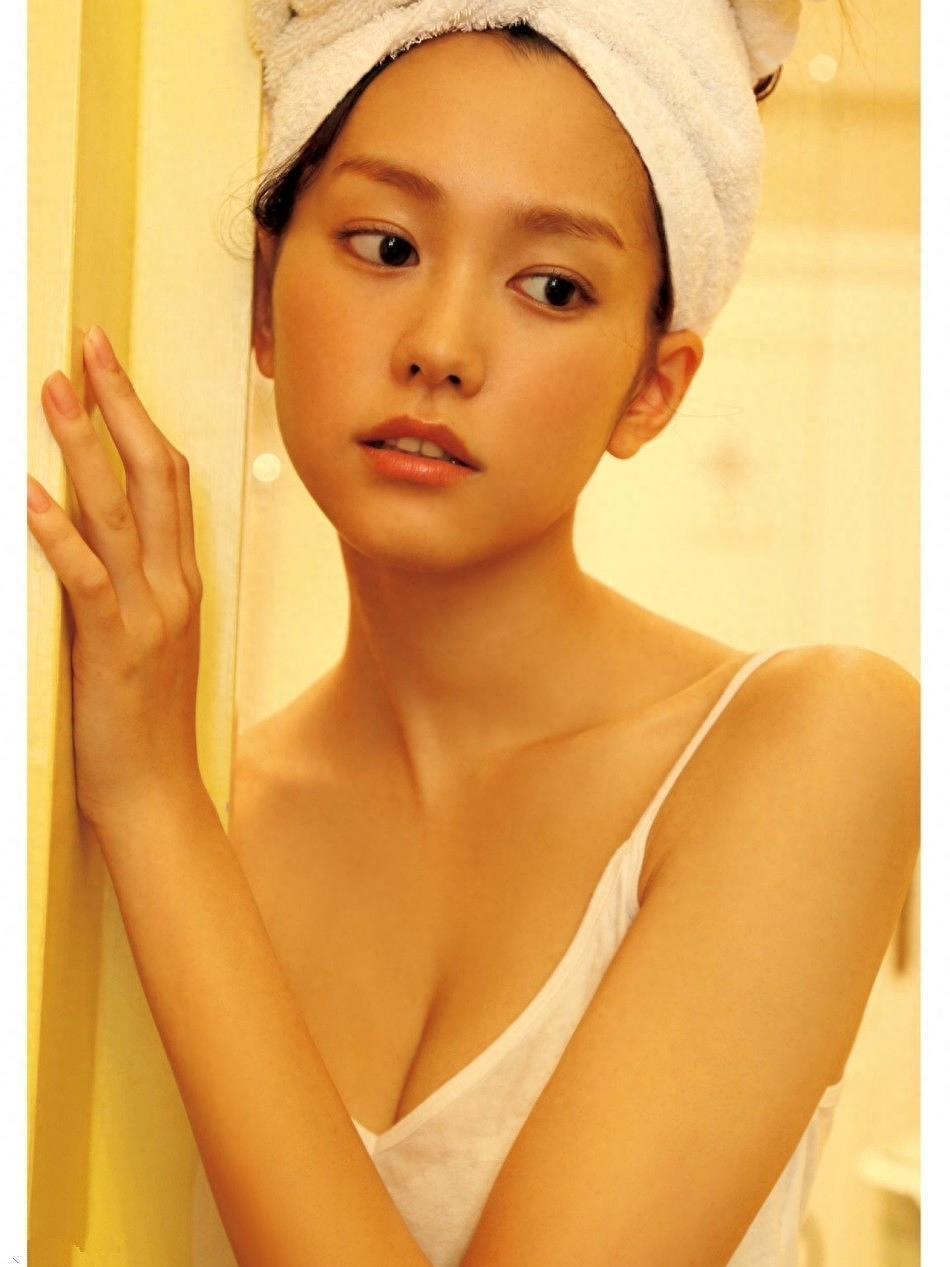 日本美女明星桐谷美玲
