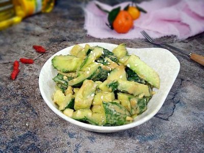 ​家常凉菜简易的美食麻汁黄瓜