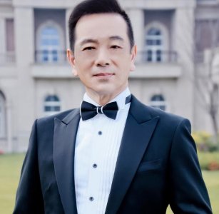 ​61岁的张晨光妻子原来是她，漂亮贤惠有气质，俩试管儿子帅哭！