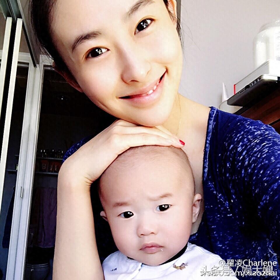 兽兽翟凌晒一家三口照，老公帅气孩子呆萌，现在的她很幸福