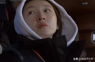 ​周冬雨录节目多随意？摘下帽子看到她的发型时，一旁黄子韬都懵了