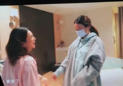 ​Ella生产过程首曝光！水下生产表情痛苦，SHE陪产激动大哭